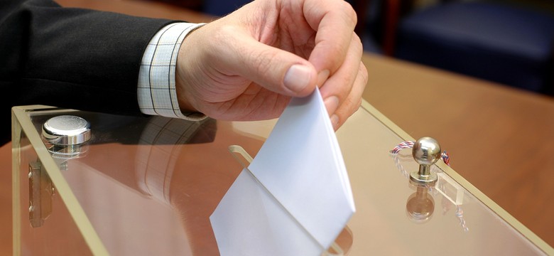 PKW: Frekwencja na godz. 17.30 wyniosła 32,33 proc. [AKTUALIZACJA]