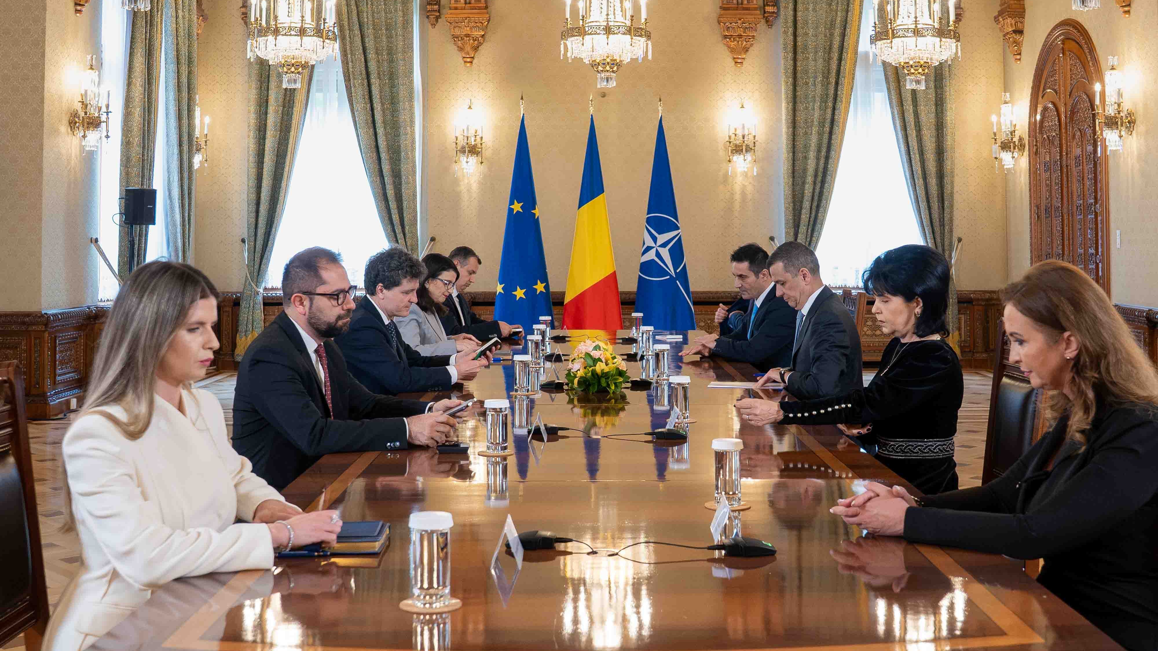 Nicușor Dan analizează două opțiuni pentru premier, dar decizia se amână din cauza negocierilor complicate
