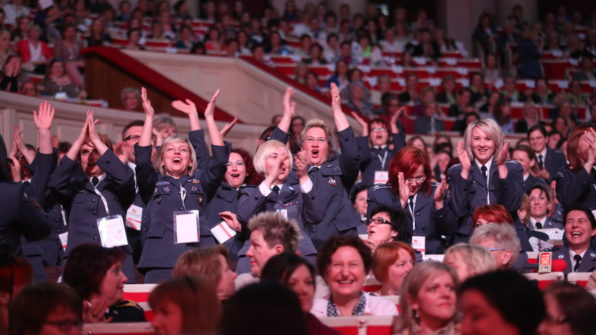 W Polsce kobiety stanowią aż 60 proc. studiujących, jednak wśród profesorów to zaledwie 21 proc. Choć liczba kobiet w nauce ciągle rośnie, to wciąż zbyt rzadko piastują w niej najwyższe stanowiska - mówiły w piątek uczestniczki jednej z debat podczas Kongresu Kobiet.