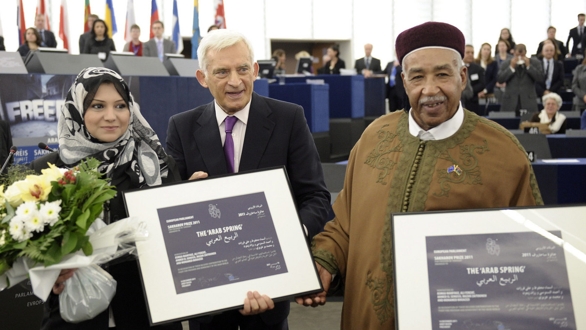 Totalitaryzm gnębił nas przez 42 lata, pod jego butem dojrzewaliśmy do rewolucji - powiedział członek Narodowej Rady Libijskiej Ahmed al-Zubair Ahmed as-Sanusi, jeden z laureatów nagrody Parlamentu Europejskiego im. Sacharowa. Nagrody wręczono dzisiaj w Strasburgu.