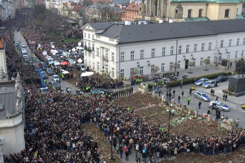 pożegnanie, trumna, wystawienie,Lech Kaczyński, katastrofa, śmierć prezydenta, Smoleńsk, Katyń