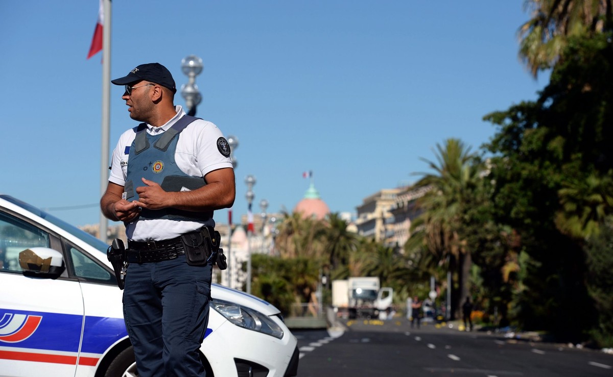 Francuski policjant w Nicei