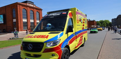 Stig poprowadził szpital na kółkach. Pogotowie ratunkowe w Łodzi ma najnowocześniejszy ambulans w Polsce. Będzie ratował dzieci w szpitalu ICZMP