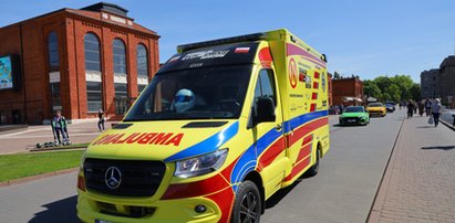 Stig poprowadził szpital na kółkach. Pogotowie ratunkowe w Łodzi ma najnowocześniejszy ambulans w Polsce. Będzie ratował dzieci w szpitalu ICZMP