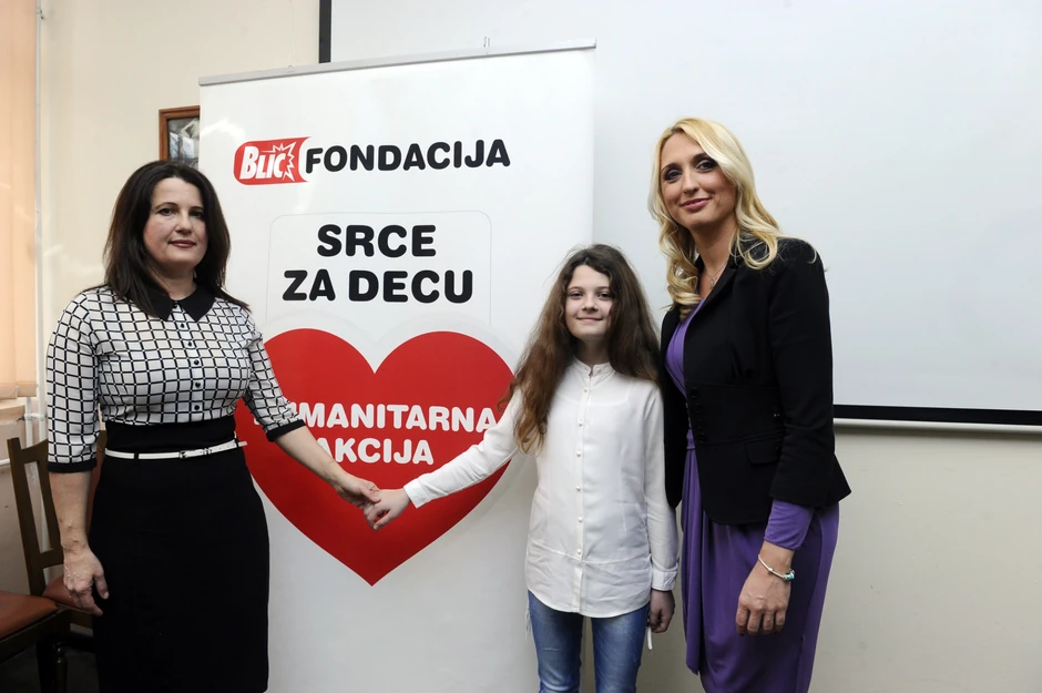 Nađa sa majkom Sanjom i upraviteljicom fondacije Jelenom Drakulić Petrović