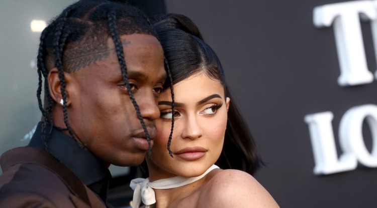 Travis Scott és Kylie Jenner a Travis Scott: "Look Mom I Can Fly" Los Angeles-i premierjén 2019. augusztus 27-én.