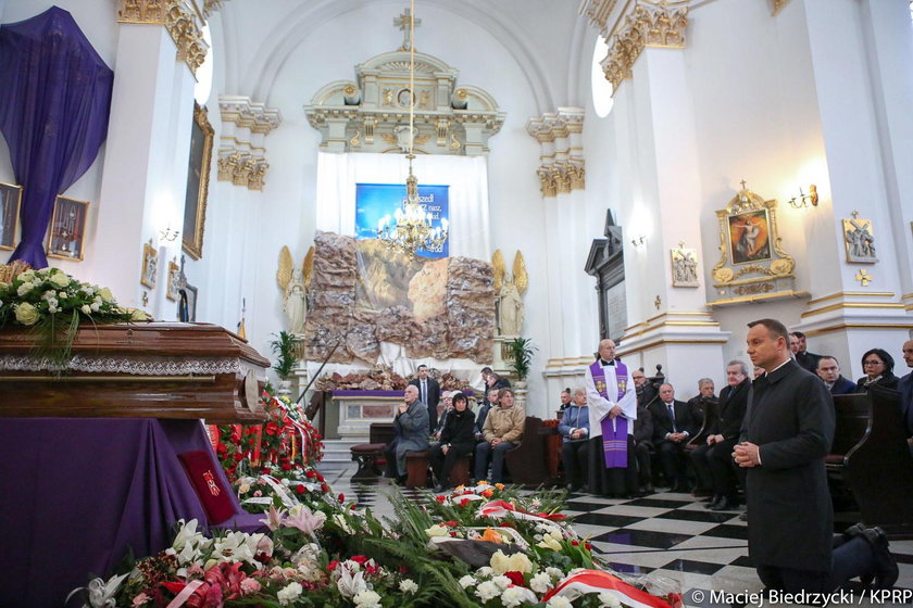 Poruszające zdjęcia. Duda i Kaczyński na pogrzebie przyjaciółki