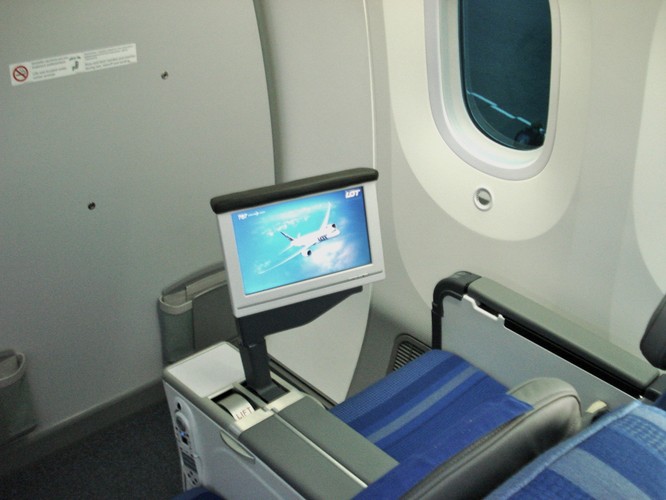 System rozrywki pokładowej dedykowany dla pasażerów klasy premium economy