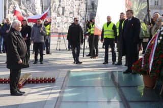 Miesięcznica katastrofy smoleńskiej. Aktywiści do Kaczyńskiego: Kiedy skończysz tę szopkę?