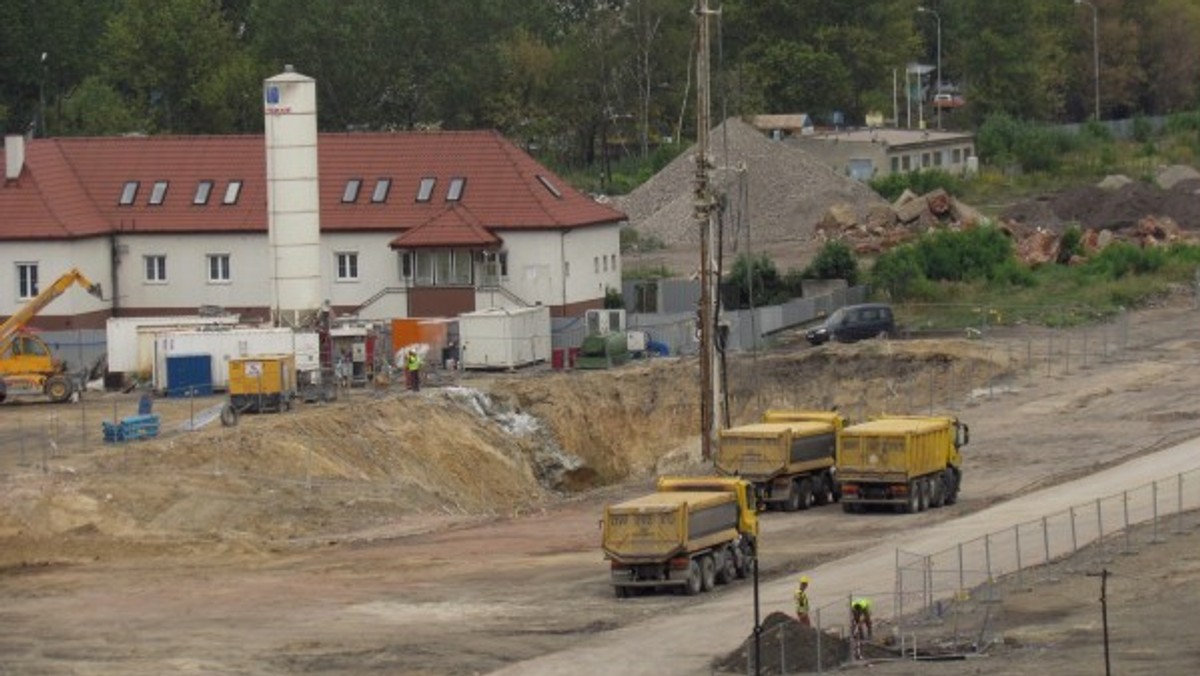 Koparki są przygotowane do pracy, wykonawca czeka tylko na dziennik budowy - podaje Moje Miasto Łódź.