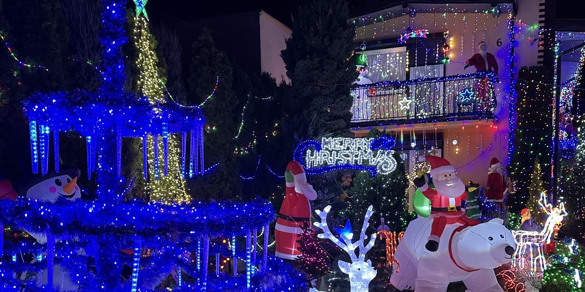 Wszyscy chcą zobaczyć ten dom w Sieradzu. Wszystko za sprawą iluminacji. 