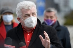 Ikonowicz: Zwalnianie chorych to jakaś Sparta! Może zaczniemy kalekich zrzucać ze skały?