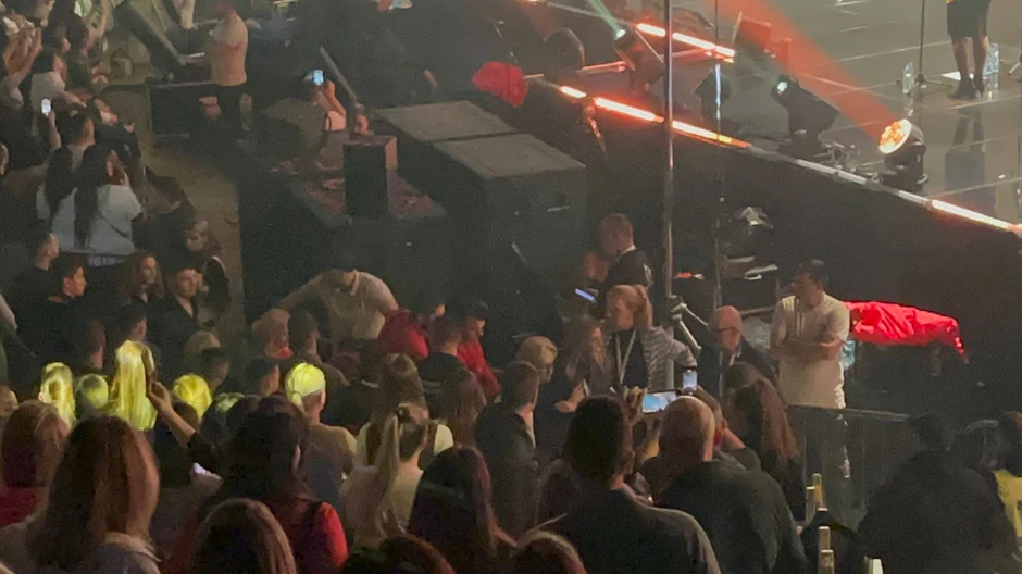 Ženi u publici pozlilo na Merlinovom koncertu