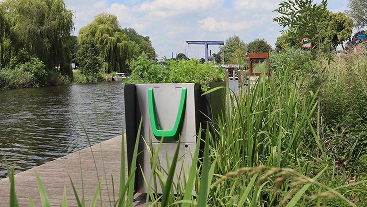 Amsterdam, GreenPee, przenośne pisuary na ulicy