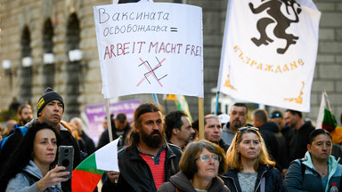 Brak zaufania do władz hamuje szczepienia w Europie Wschodniej, napędzając nową falę zachorowań na COVID