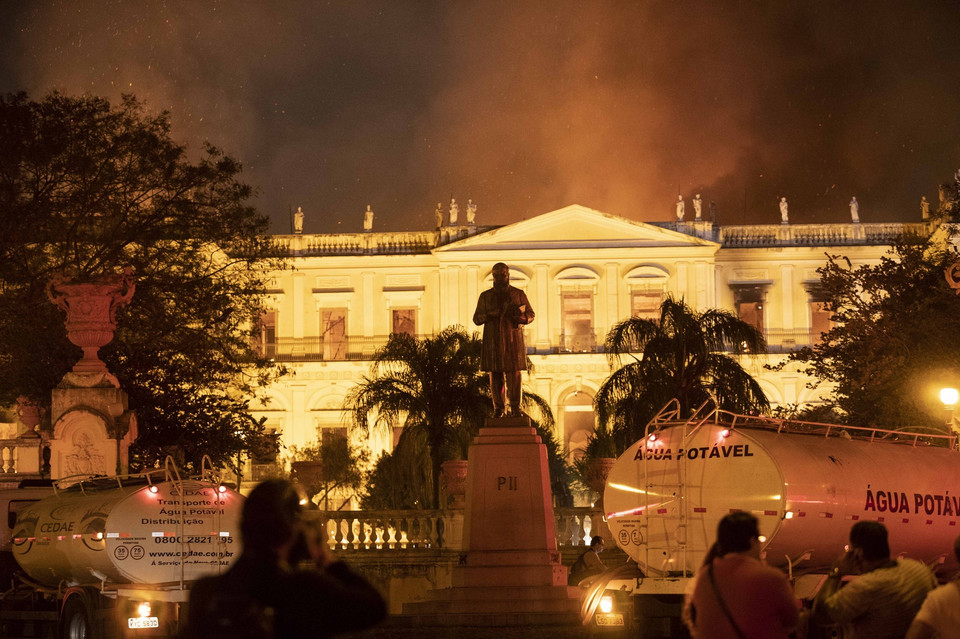 Pożar w Muzeum Narodowym w Rio de Janeiro