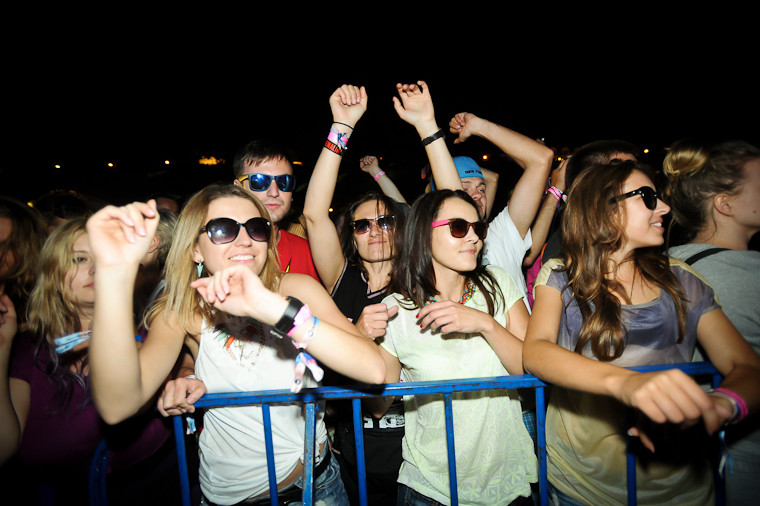 Publiczność pierwszego dnia festiwalu Audioriver (fot. Artur Rawicz/Onet)