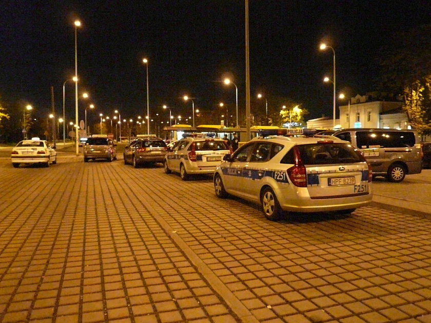 Taksówkarze z Łodzi kontra Uber. Zatrzymali kierowcę na parkingu przed dworcem PKP łódź Widzew