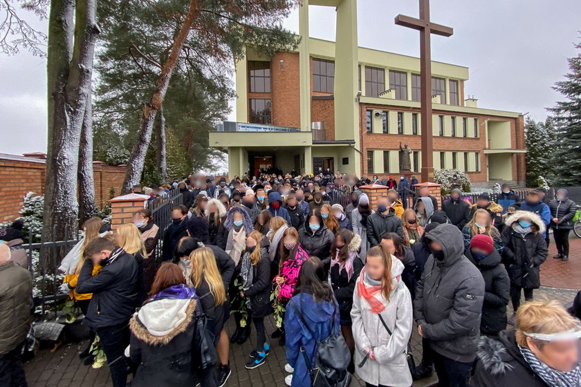 Morderstwo pod Siedlcami. Pogrzeb 16-letniej Anny Ż.