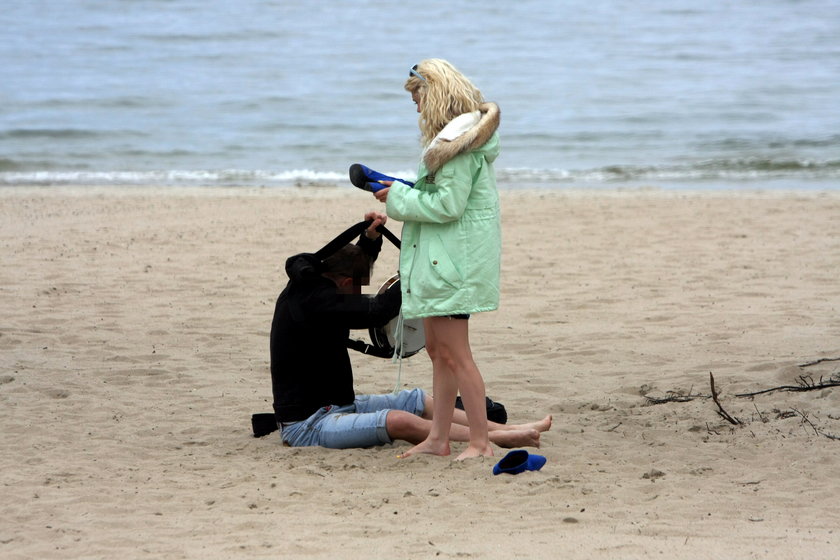 Margaret ze znajomymi na plaży w Sopocie