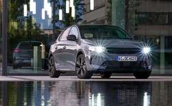Oto nowy Opel Corsa. Hybryda 1.2 zaskoczy osiągami. Jakie różnice?