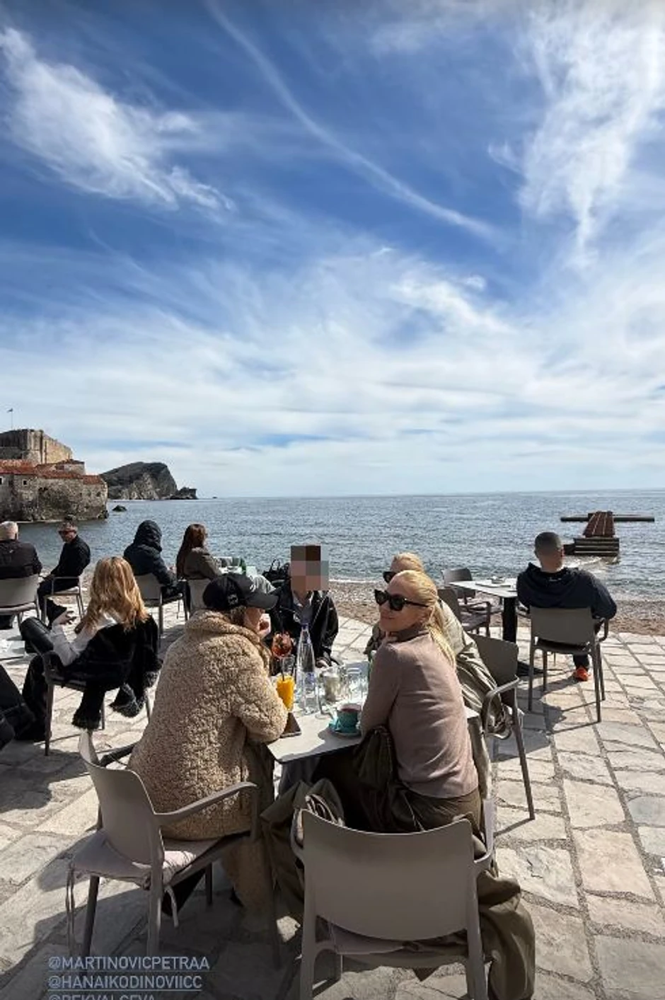 Nataša i Kristina Bekvalac sa ćerkama u Budvi