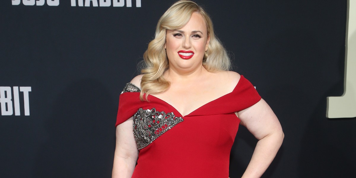 Rebel Wilson zachwyca figurą. Gwiazda filmu "Jojo Rabbit" zmieniła się nie do poznania. 