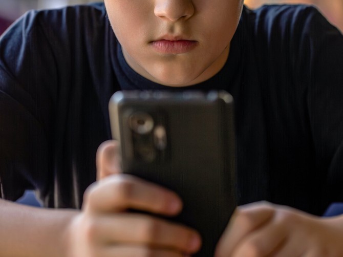 Kada je pravo vreme da vaše dete počne da koristi mobilni telefon, evo šta kažu stručnjaci?