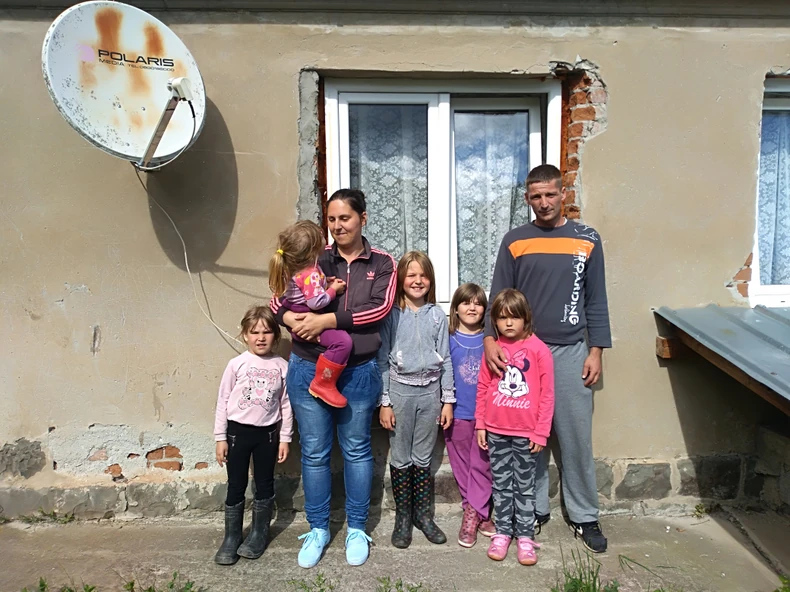 Sedmočlana porodica Košanin: samo kad bismo mogli da renoviramo kuću, sve bi bilo lakše