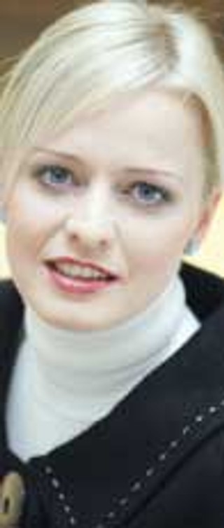 Firmy przesuwają cennych pracowników do rentowniejszych oddziałów