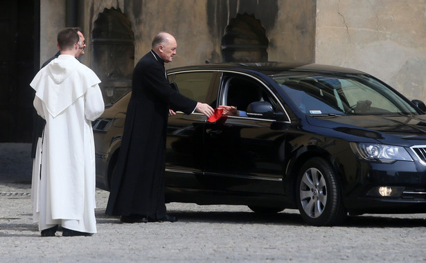 Episkopat: Akcja "Przekażmy sobie znak pokoju" nie dla katolików. Oto ODPOWIEDŹ katolickich pism