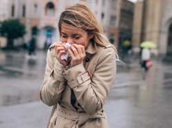 Kichaj na przeziębienie! 5 domowych sposobów na to, by uniknąć jesiennej infekcji