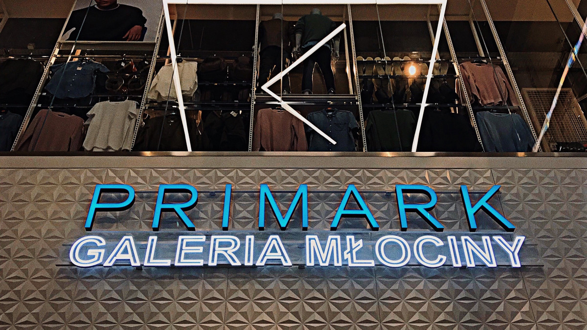 <strong>Primark, czyli irlandzka marka, która w ubiegłym miesiącu po raz pierwszy zadebiutowała w Polsce, podbija serca miłośników zakupów. Odwiedziliśmy sklep w Galerii Młociny, by sprawdzić, jakie trendy na nadchodzącą jesień oferuje nam znany na całym świecie brand.</strong>