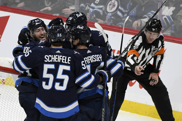 Radość hokeistów Winnipeg Jets