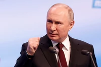 “Sytuacja zbliża się do krytycznej”. Putin idzie na Charków