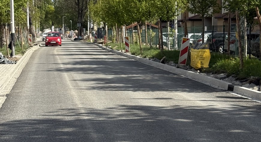 Kierowcy jeżdżą już po nowej jezdni ulicy Koszarowej we Wrocławiu