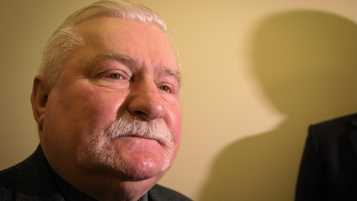 Lech Wałęsa opuścił dziś rano szpital. Tuż po wyjściu skomentował swój stan zdrowia. – Czuję się troszeczkę lepiej – powiedział dziennikarzowi TVN24.