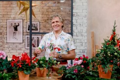 'Babcia powtarzała: Arturku, ty zawsze z wózka wyrywałeś się do roślin'. Dr Zagajewski to ulubiony botanik Polaków? [ROZMOWA]