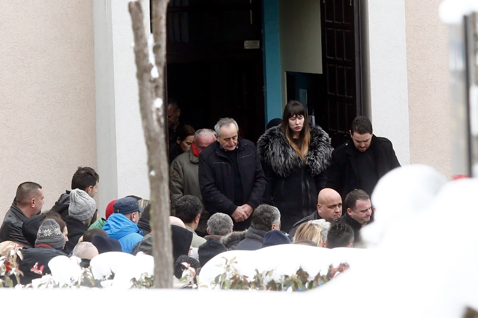 Supruga ubijenog muškarca u suzama