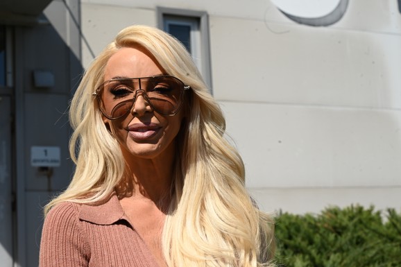 (VIDEO) "KEMIŠ NE BI BIO OVDE DA NJOJ NIJE DOBRO" Bojana Lazić otkrila kada se Zorica Brunclik vraća u Pinkove Zvezde, spomenula i sukobe sa Desingericom