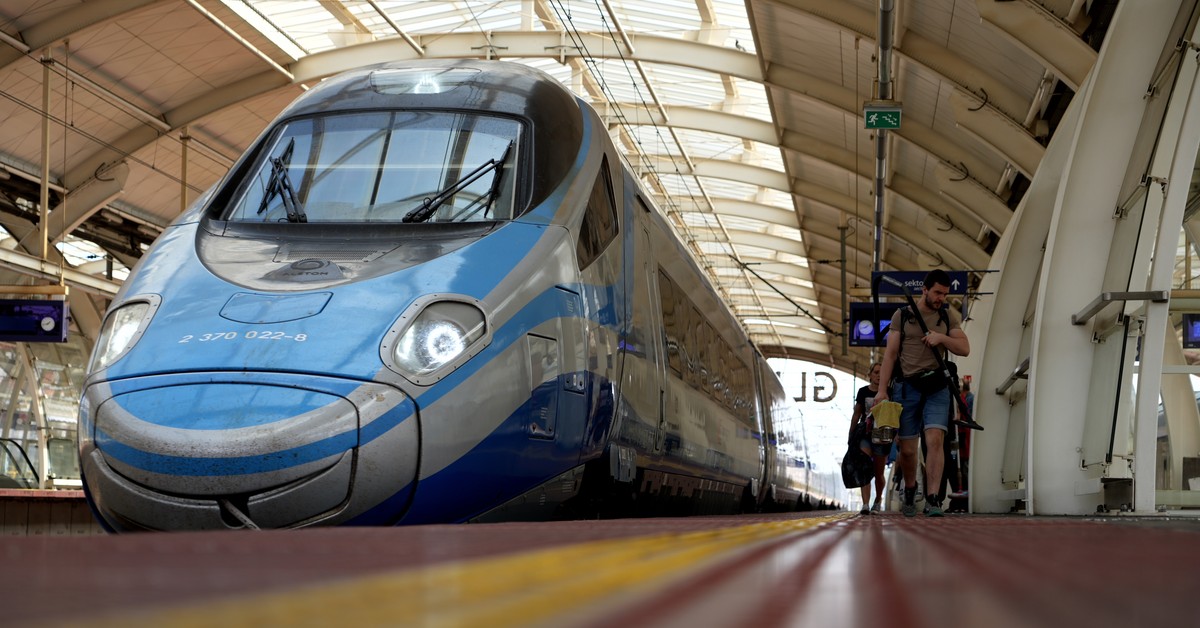 Wakacje 2025. PKP Intercity z rekordową liczbą połączeń kolejowych. Dokąd można pojechać?