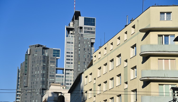 Agresywni turyści i prostytutki w windach. Szokujące relacje z wieżowca w Gdyni
