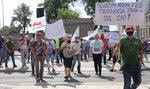 Protest w ZWiK w Łodzi. Pracownicy wodociągów blokowali przejście dla pieszych przy Wierzbowej