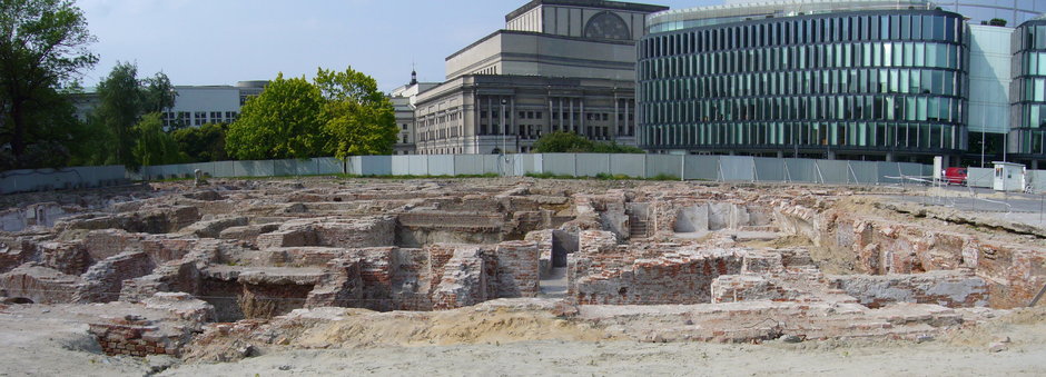Odkryte fundamenty pałacu Saskiego, maj 2007 r.