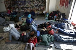 Coraz bardziej napięta sytuacja na granicy grecko-macedońskiej. Ponad 20 tys. uchodźców utknęło w obozach