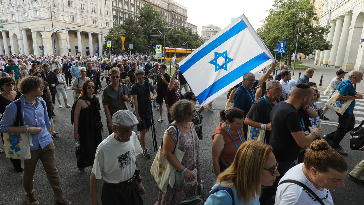 Uczestnicy Marszu Pamięci 22 lipca 2022 r., zorganizowanego przez Żydowski Instytut Historyczny