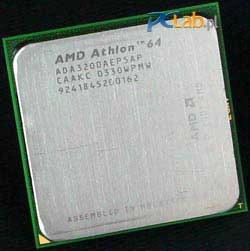 Athlon 64 3200+ pracuje z częstotliwością 2,0 GHz, zawiera też jednokanałowy kontroler pamięci DDR