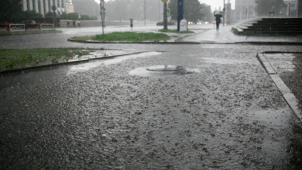 Instytut Meteorologii i Gospodarki Wodnej wydał ostrzeżenia przed intensywnymi opadami deszczu pierwszego stopnia. Dotyczą one południowych części województw śląskiego, i małopolskiego oraz środkowej części podkarpackiego.