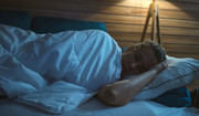 Jak zasnąć w 10, 60 i 120 sekund? Ten genialny trik stosują żołnierze