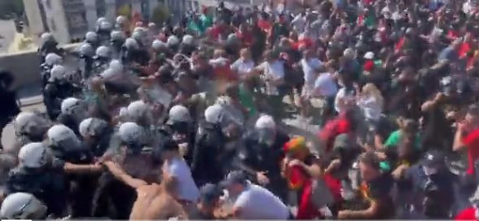 Probijen policijski kordon na ulazu u Cetinje